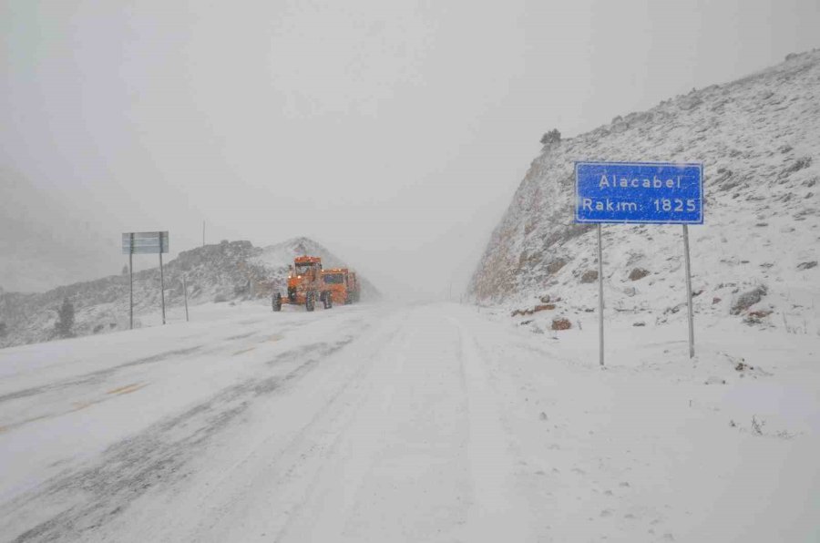 Antalya’ya Nisan Ayının Sonunda Kar Yağdı