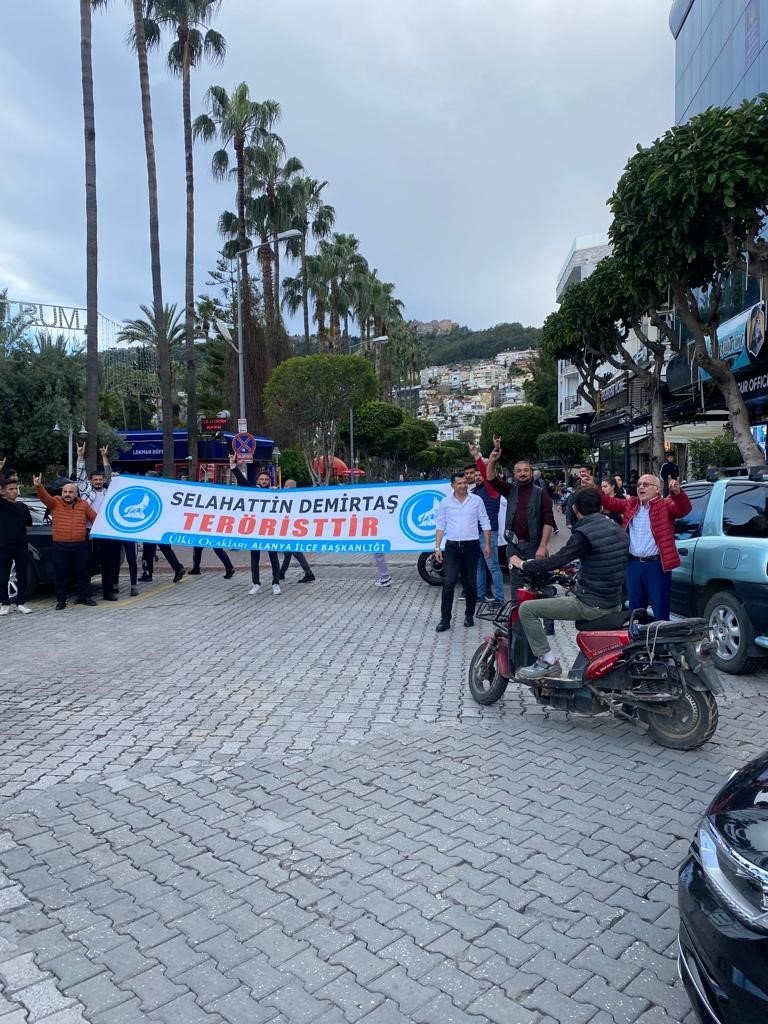 Alanya’da Ekrem İmamoğlu’na Pankartlı Protesto