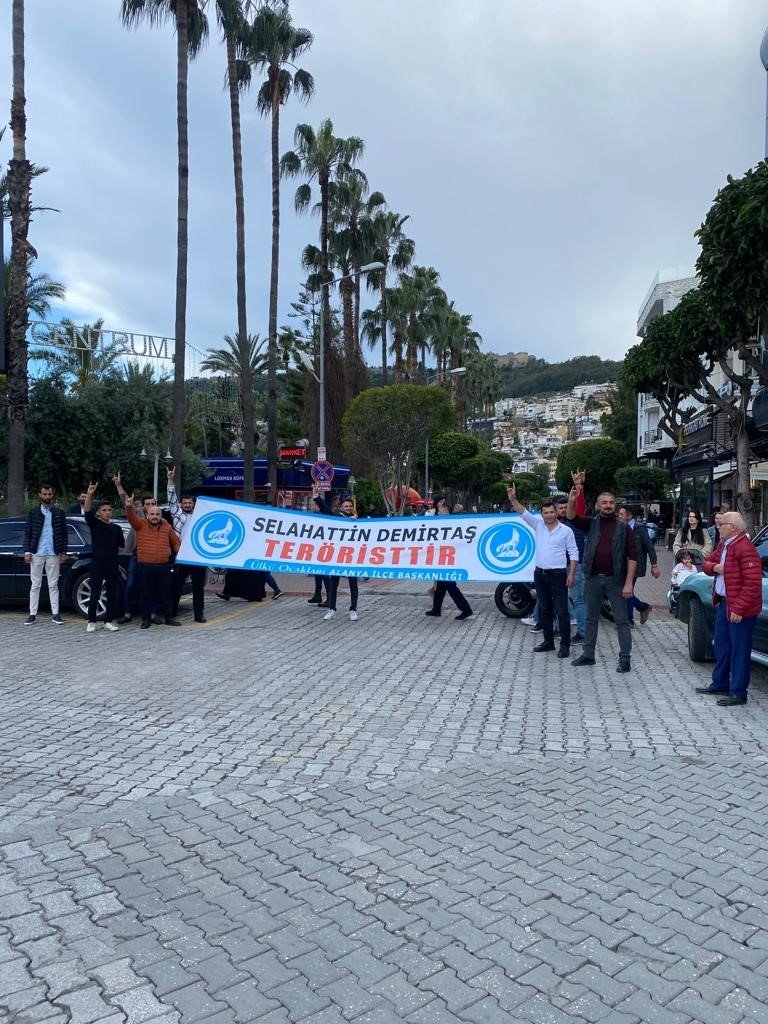 Alanya’da Ekrem İmamoğlu’na Pankartlı Protesto