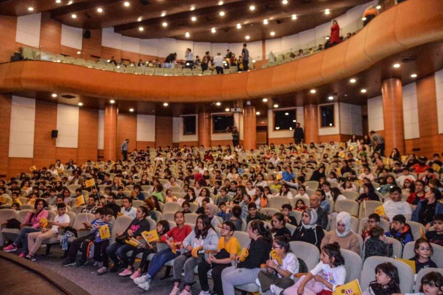 Yenişehir Belediyesinden Depremzede Çocuklara Özel Tiyatro