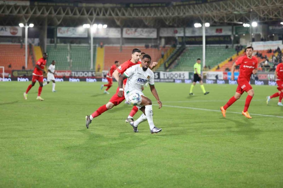 Spor Toto Süper Lig: Corendon Alanyaspor: 1 - Ümraniyespor: 0 (ilk Yarı)