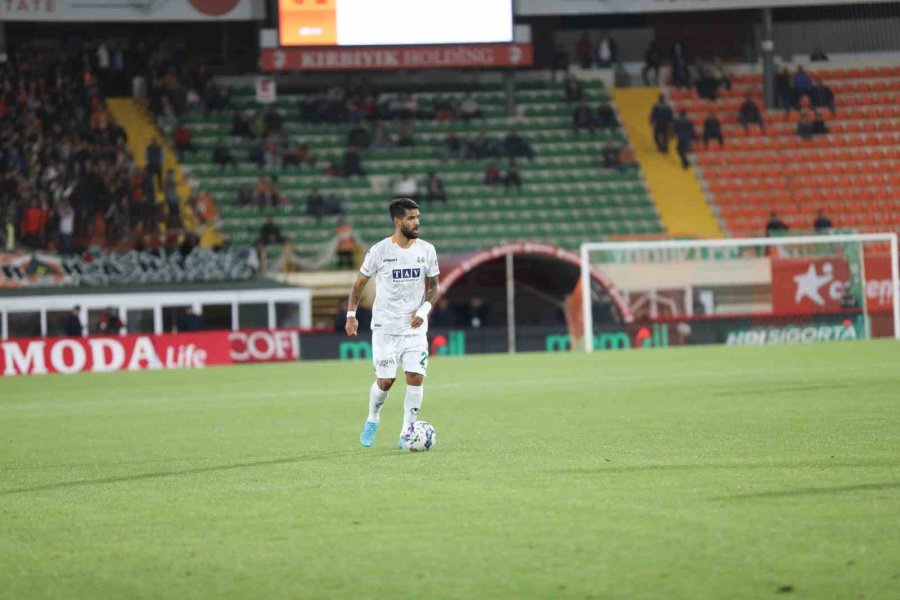 Spor Toto Süper Lig: Corendon Alanyaspor: 1 - Ümraniyespor: 0 (ilk Yarı)