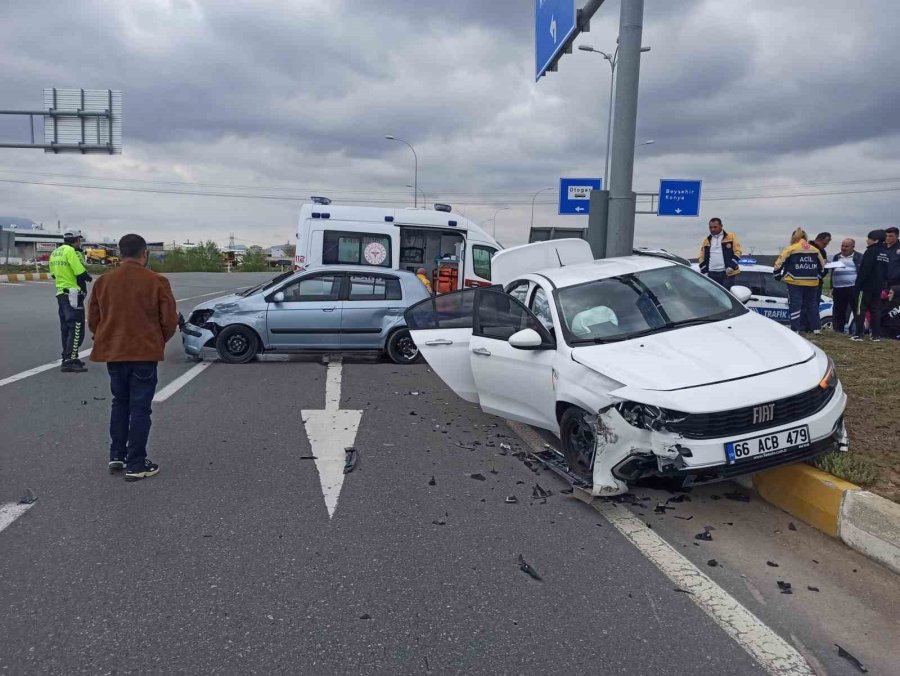 Konya’da Otomobiller Çarpıştı: 5 Yaralı