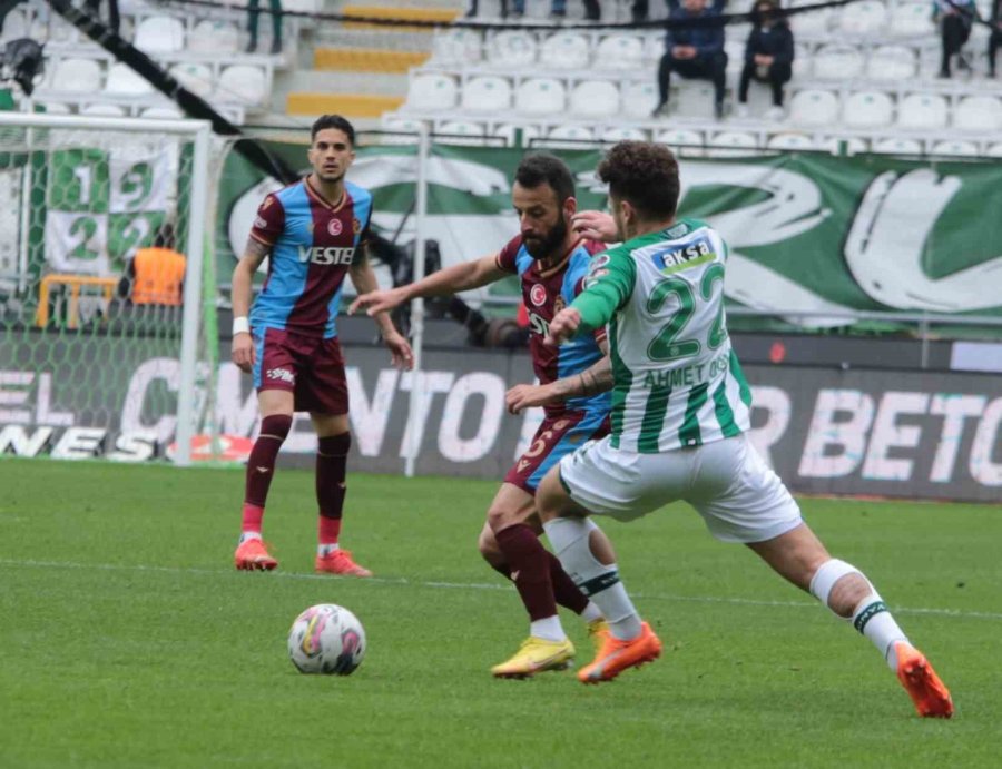 Spor Toto Süper Lig: Konyaspor: 1 - Trabzonspor: 1 (ilk Yarı)