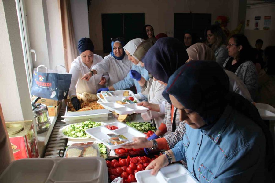 Öğretmenler, Bu Sefer Depremzede Çocuklar İçin El Ele Verdi