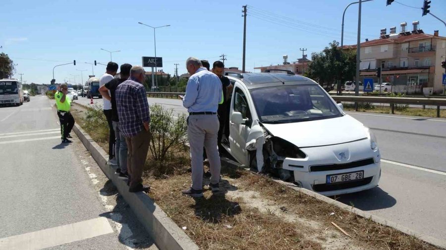 Karayolunda Korku Dolu Anlar: Çarptı, Savruldu, Bariyere Çarparak Durabildi