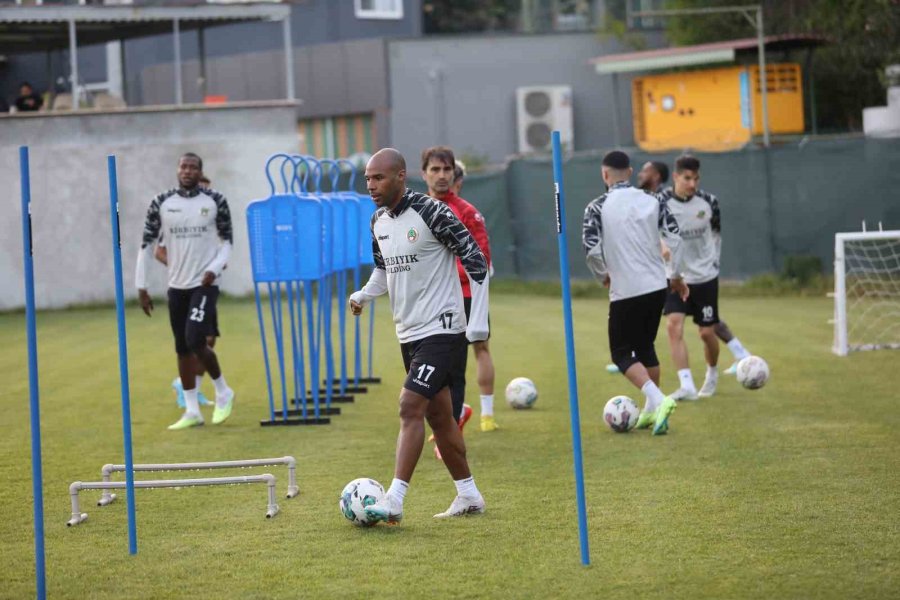 Alanyaspor, Adana Demirspor Maçı Hazırlıklarına Başladı