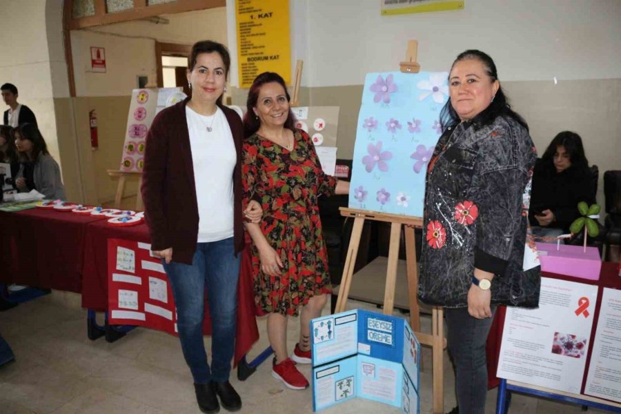 Eskişehir Atatürk Lisesi’nde ‘biyoloji Derslerinde İşlenen Konular’ Okulda Sergilendi