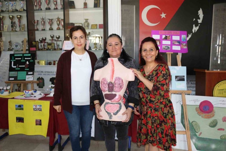 Eskişehir Atatürk Lisesi’nde ‘biyoloji Derslerinde İşlenen Konular’ Okulda Sergilendi