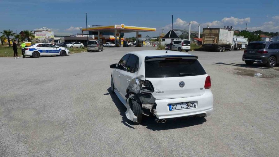 Karayolunda Korku Dolu Anlar: Çarptı, Savruldu, Bariyere Çarparak Durabildi