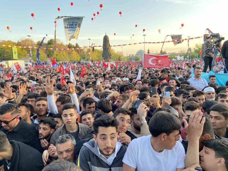 Cumhurbaşkanı Erdoğan: "21 Yıldır Gece Gündüz Demeden Tüm Türkiye’ye Aşkla Hizmet Ediyoruz"