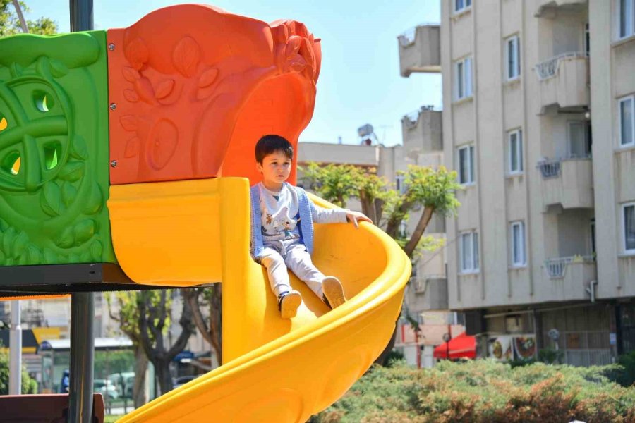 Mersin’de Yakılan Çocuk Oyun Grubu Yenilendi