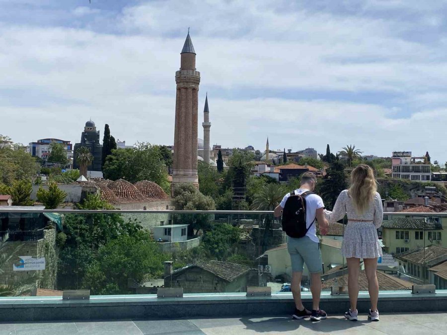 Aü Deprem Çalıştayı Raporu: "antalya’nın Tarihi Simgesi Yivli Minare Depremde Yıkılma Tehlikesi İle Karşı Karşıya"