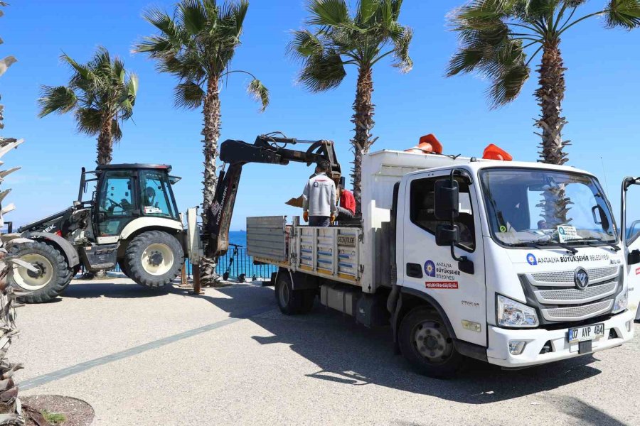 Konyaaltı Sahili’ndeki Hazırlıklar Sona Yaklaştı