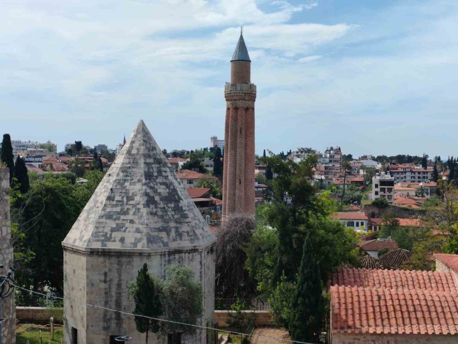 Aü Deprem Çalıştayı Raporu: "antalya’nın Tarihi Simgesi Yivli Minare Depremde Yıkılma Tehlikesi İle Karşı Karşıya"