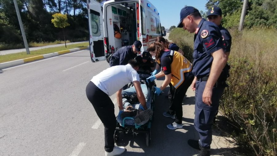 Yol Kenarındaki Baygın Şahsın Yardımına Jandarma Koştu