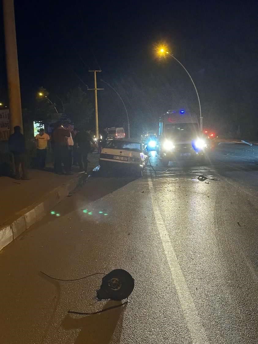 Antalya’da Otobüs İle Otomobil Kafa Kafaya Çarpıştı: 1 Ölü