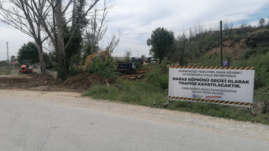 Manavgat’ta Naras Çayı’na Geçici Köprü