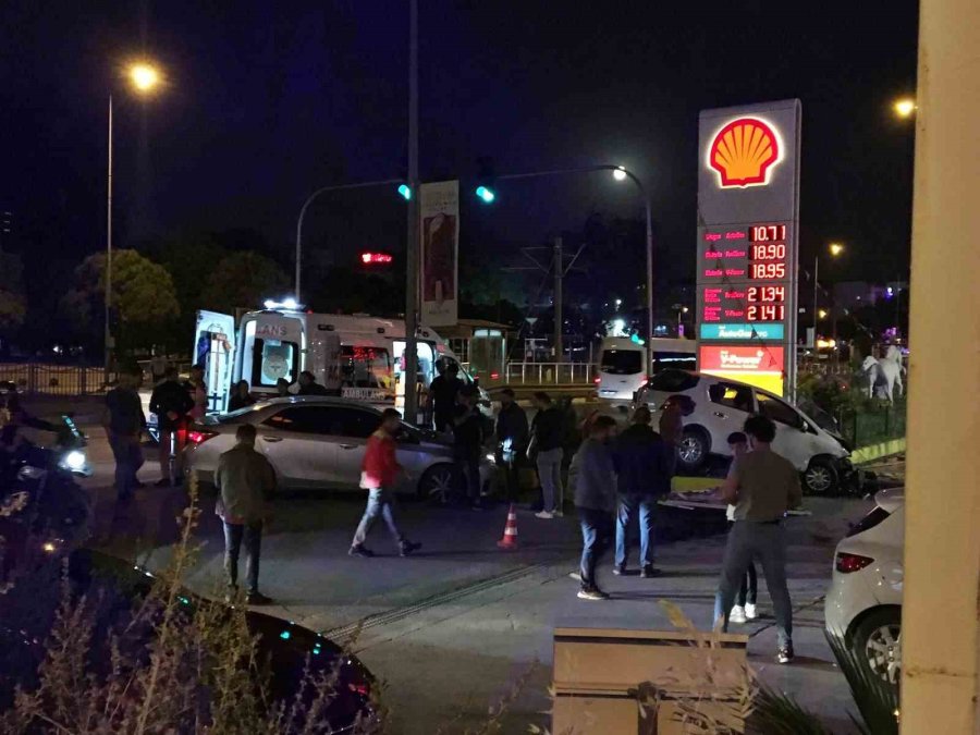 Polisin ‘dur’ İhtarına Uymadı, Kaçarken Refüje Çarptı