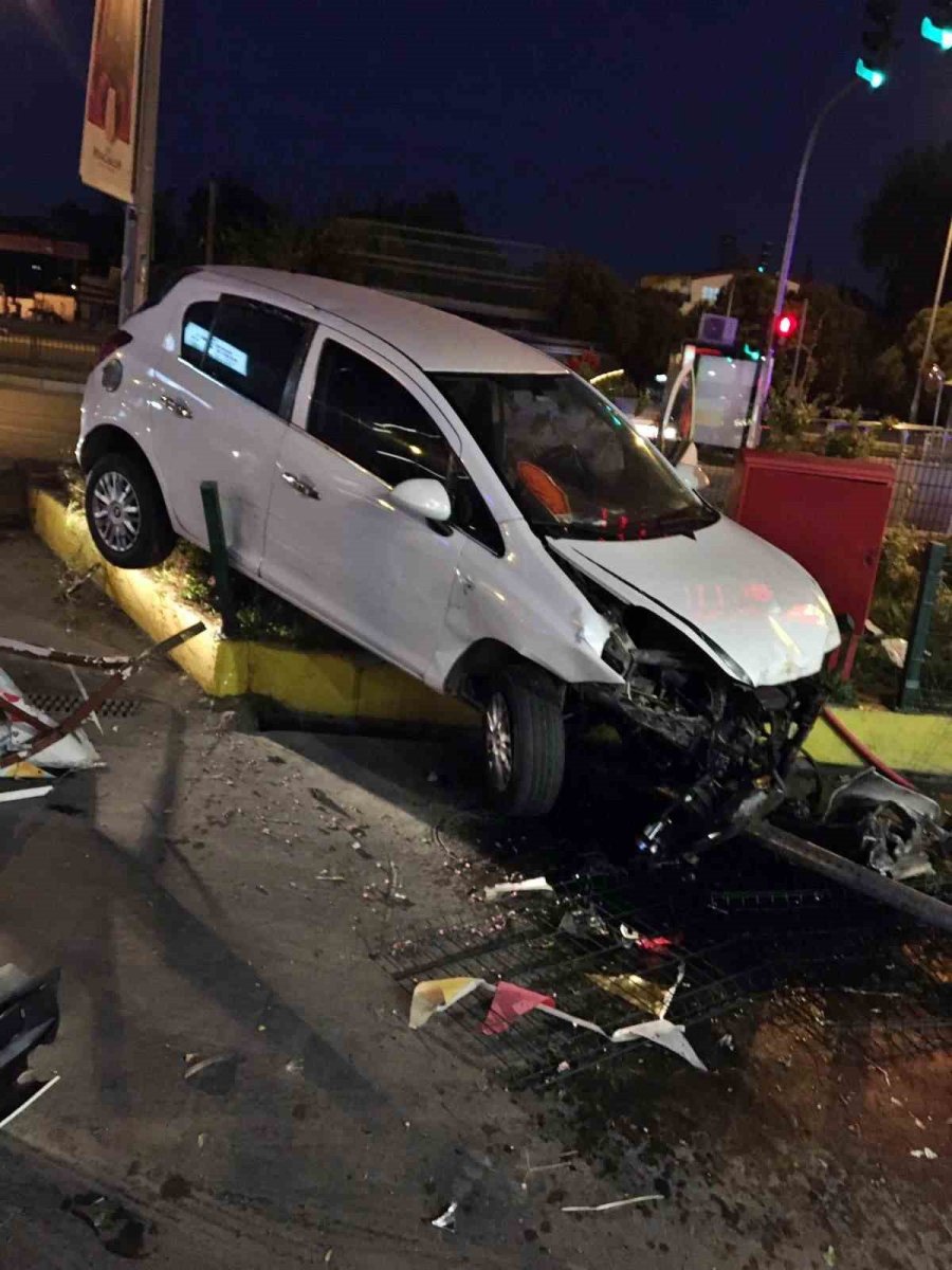 Polisin ‘dur’ İhtarına Uymadı, Kaçarken Refüje Çarptı