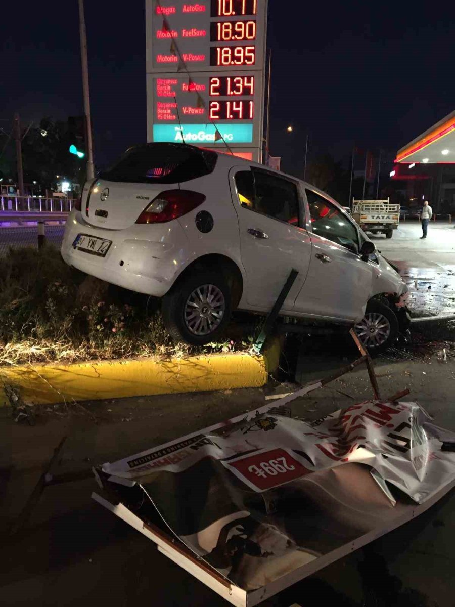 Polisin ‘dur’ İhtarına Uymadı, Kaçarken Refüje Çarptı