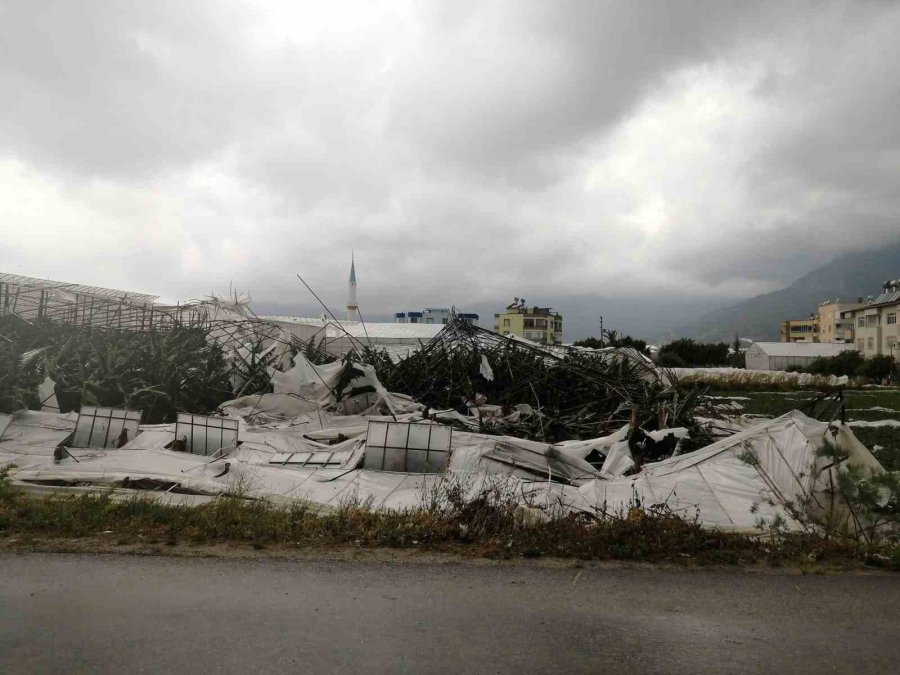 Fırtına Ve Hortumda Panik Anları Kamerada