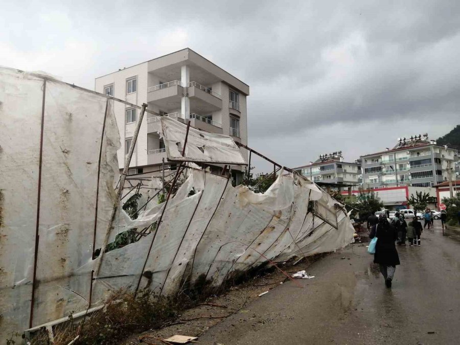 Fırtına Ve Hortumda Panik Anları Kamerada