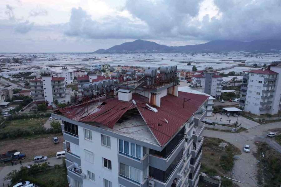 Hortumun Yıkıp Geçtiği Sera Sahipleri Yaşadıklarını Anlattı