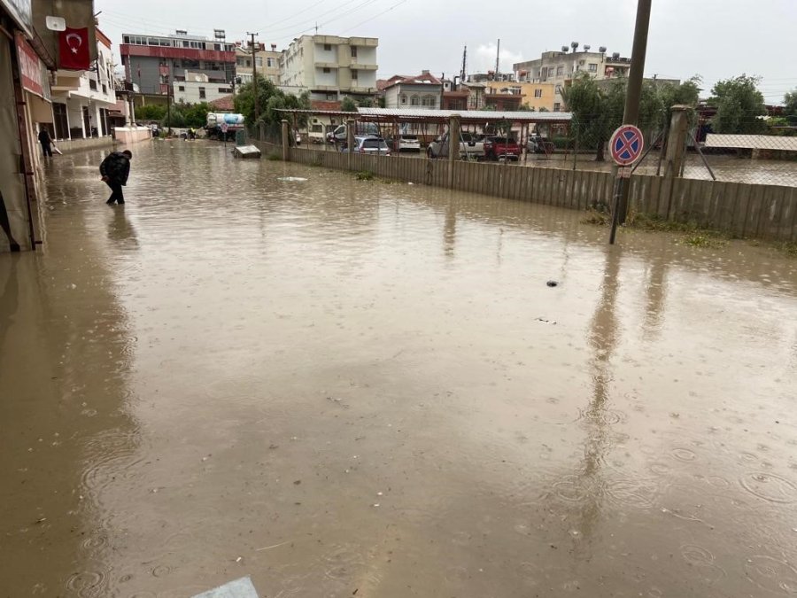 Yağmur Etkili Oldu, Cadde Göle Döndü