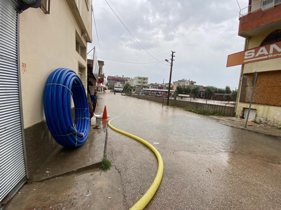 Yağmur Etkili Oldu, Cadde Göle Döndü