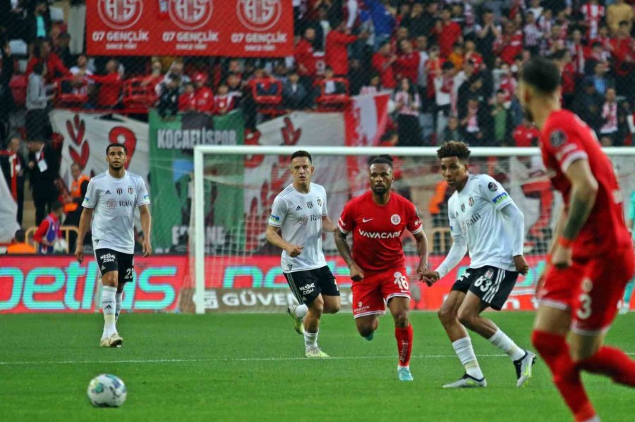 Spor Toto Süper Lig: Fta Antalyaspor: 1 - Beşiktaş: 0 (ilk Yarı)