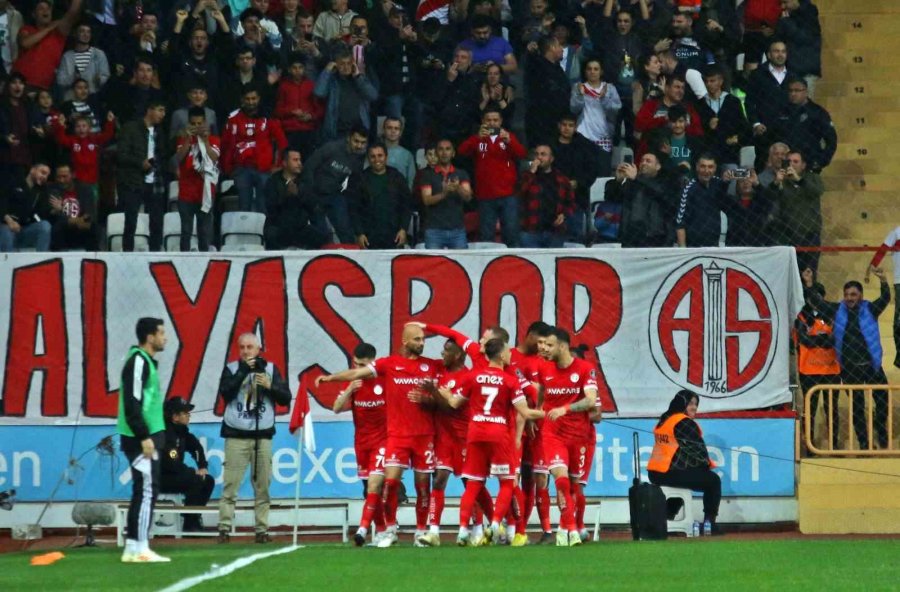 Spor Toto Süper Lig: Fta Antalyaspor: 1 - Beşiktaş: 0 (ilk Yarı)