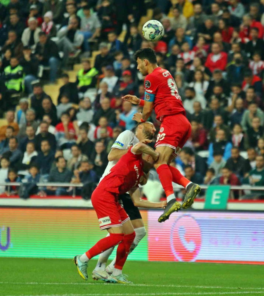 Spor Toto Süper Lig: Fta Antalyaspor: 1 - Beşiktaş: 0 (ilk Yarı)