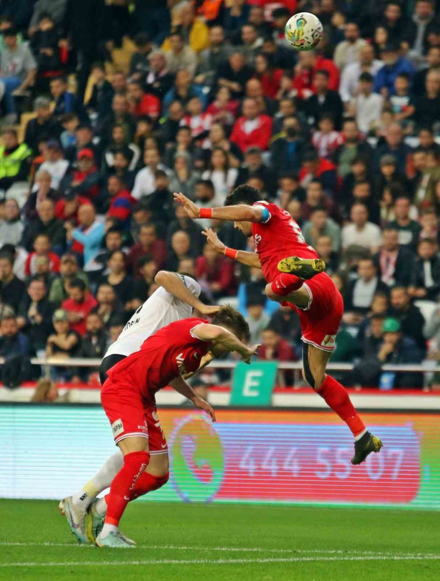 Spor Toto Süper Lig: Fta Antalyaspor: 1 - Beşiktaş: 0 (ilk Yarı)