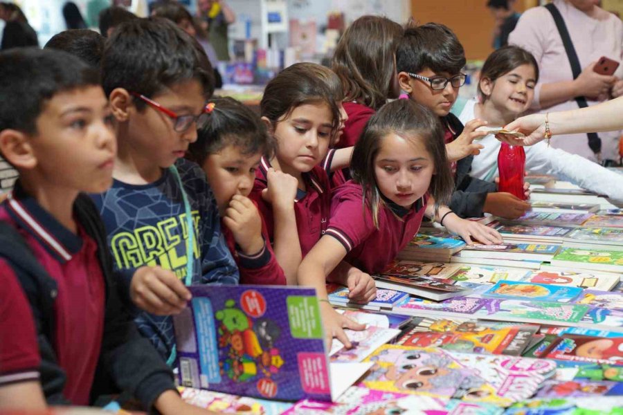 Kepez Kitap Fuarı’na Yoğun İlgi