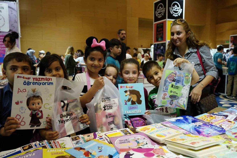 Kepez Kitap Fuarı’na Yoğun İlgi