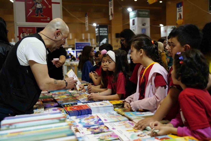 Kepez Kitap Fuarı’na Yoğun İlgi