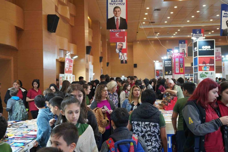 Kepez Kitap Fuarı’na Yoğun İlgi