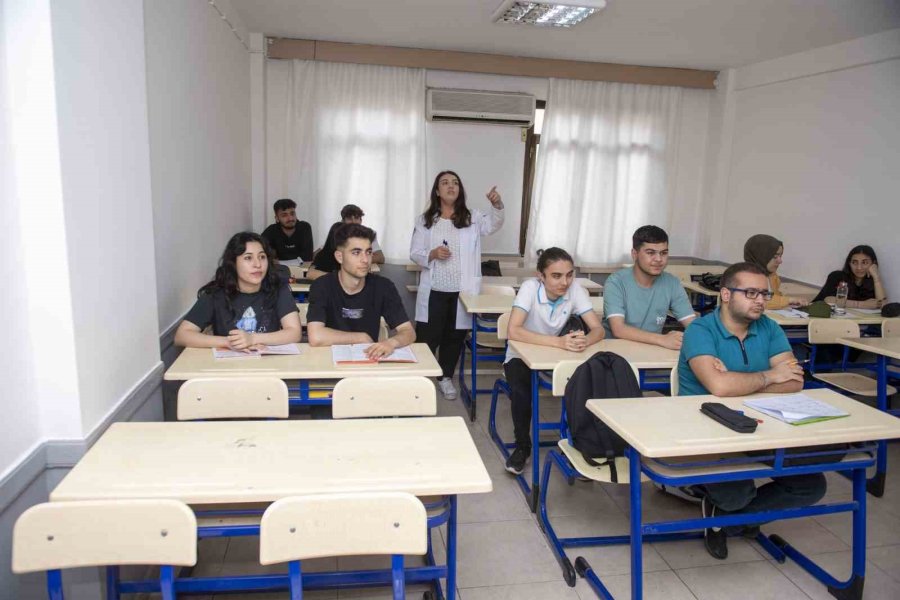 Mersin’deki Kurs Merkezleri Depremzede Öğrencilere Yeniden Umut Oldu