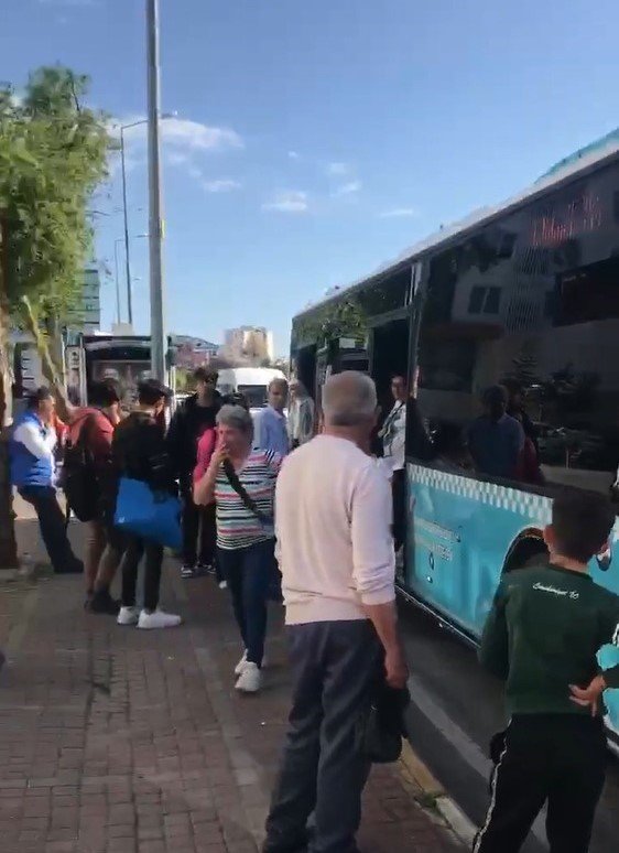 Antalya’da Yolculara Kızıp Otobüsü Terk Eden Şoför Konuştu: "psikolojim Bozuldu, Ben De Bıraktım Gittim"