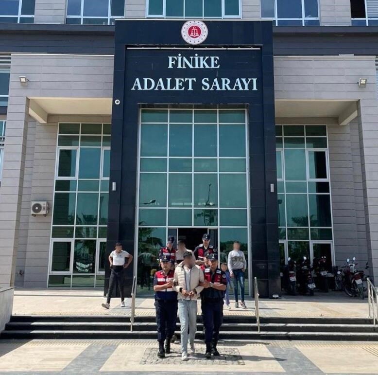 Bağ Ve Bahçe Hırsızlarını Jandarma Yakaladı