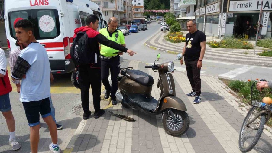 Ticari Aracın Çarptığı Motosiklet Sürücüsü Metrelerce Savruldu