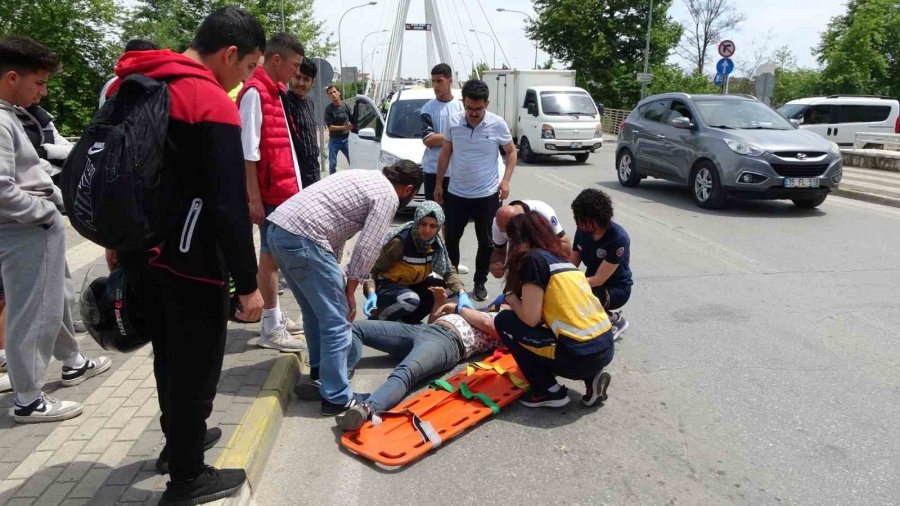 Ticari Aracın Çarptığı Motosiklet Sürücüsü Metrelerce Savruldu