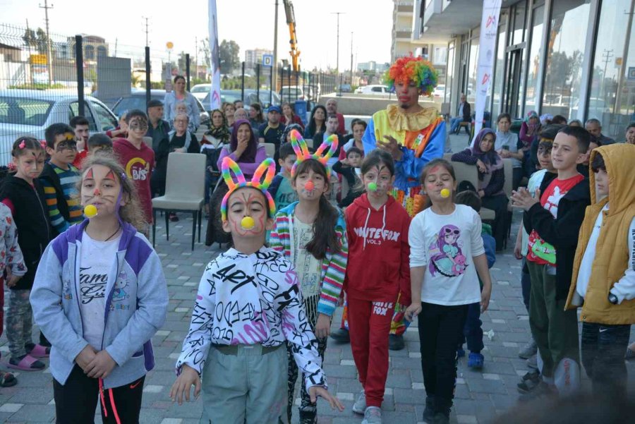 Mersin’de Depremzede Çocuklara Moral Etkinliği