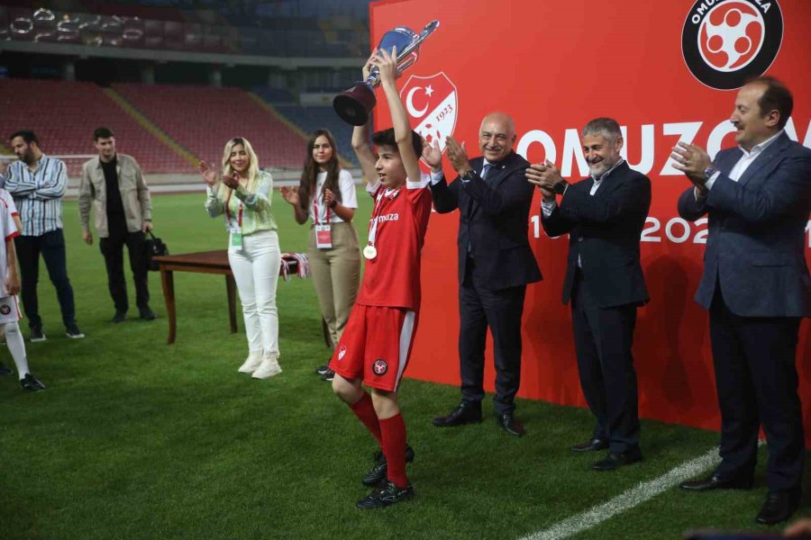 “tff Omuz Omuza Gösteri Maçı” Mersin’de Oynandı