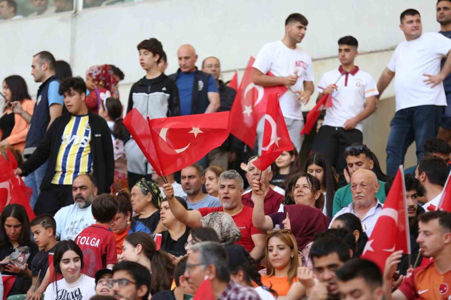 “tff Omuz Omuza Gösteri Maçı” Mersin’de Oynandı