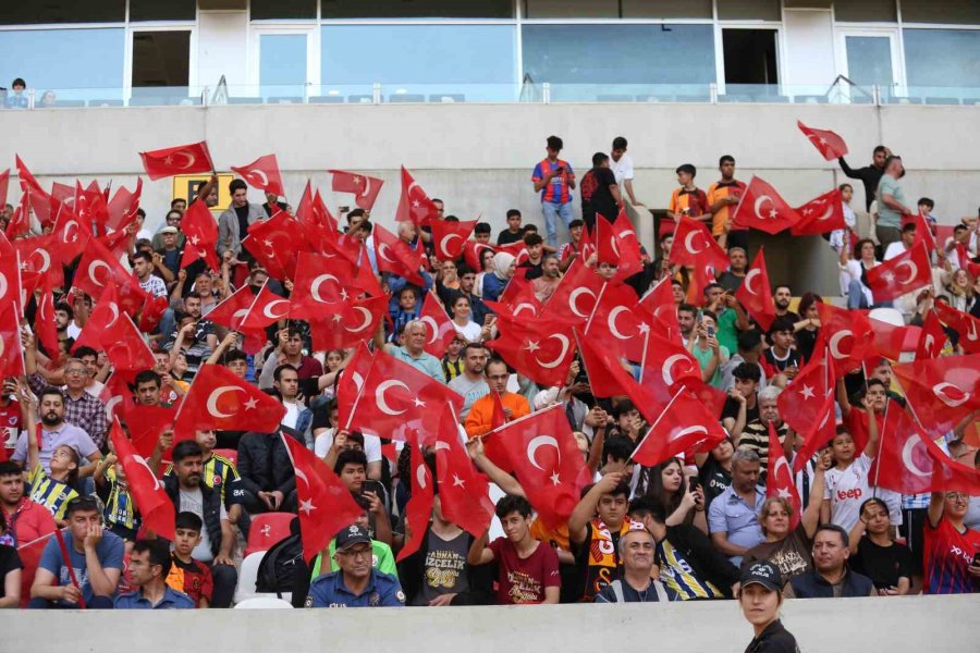 “tff Omuz Omuza Gösteri Maçı” Mersin’de Oynandı