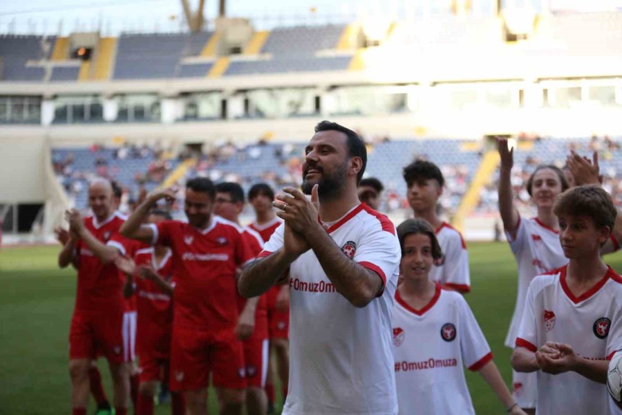 “tff Omuz Omuza Gösteri Maçı” Mersin’de Oynandı