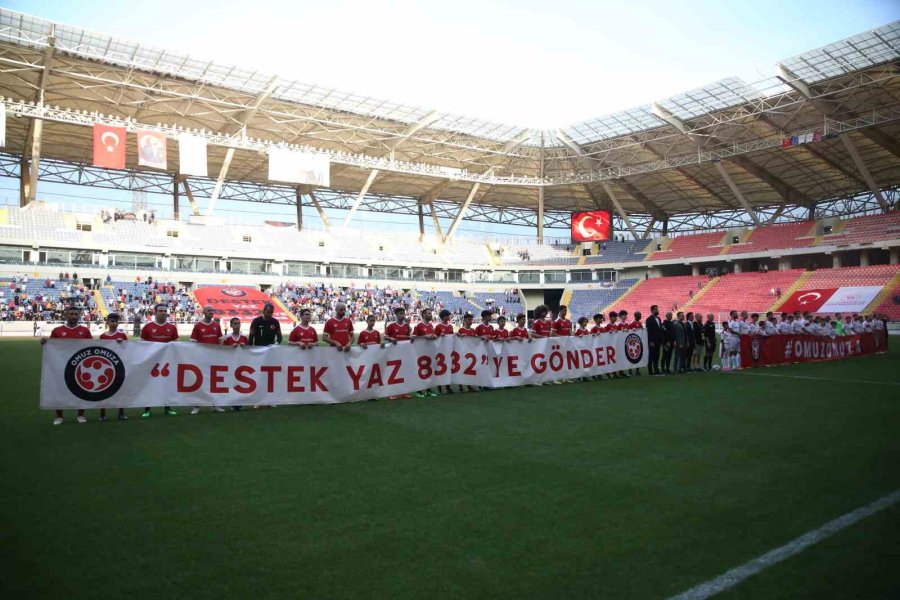 “tff Omuz Omuza Gösteri Maçı” Mersin’de Oynandı