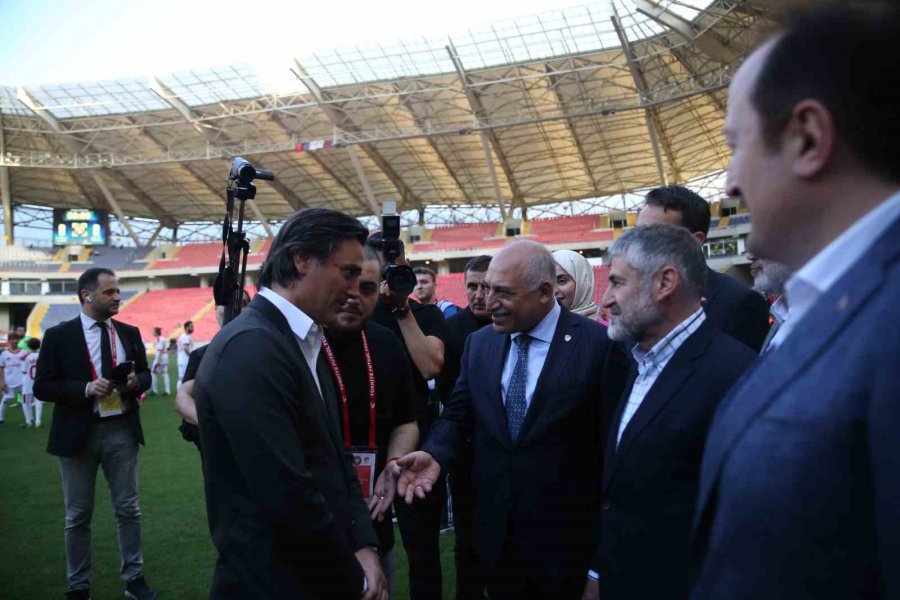 “tff Omuz Omuza Gösteri Maçı” Mersin’de Oynandı